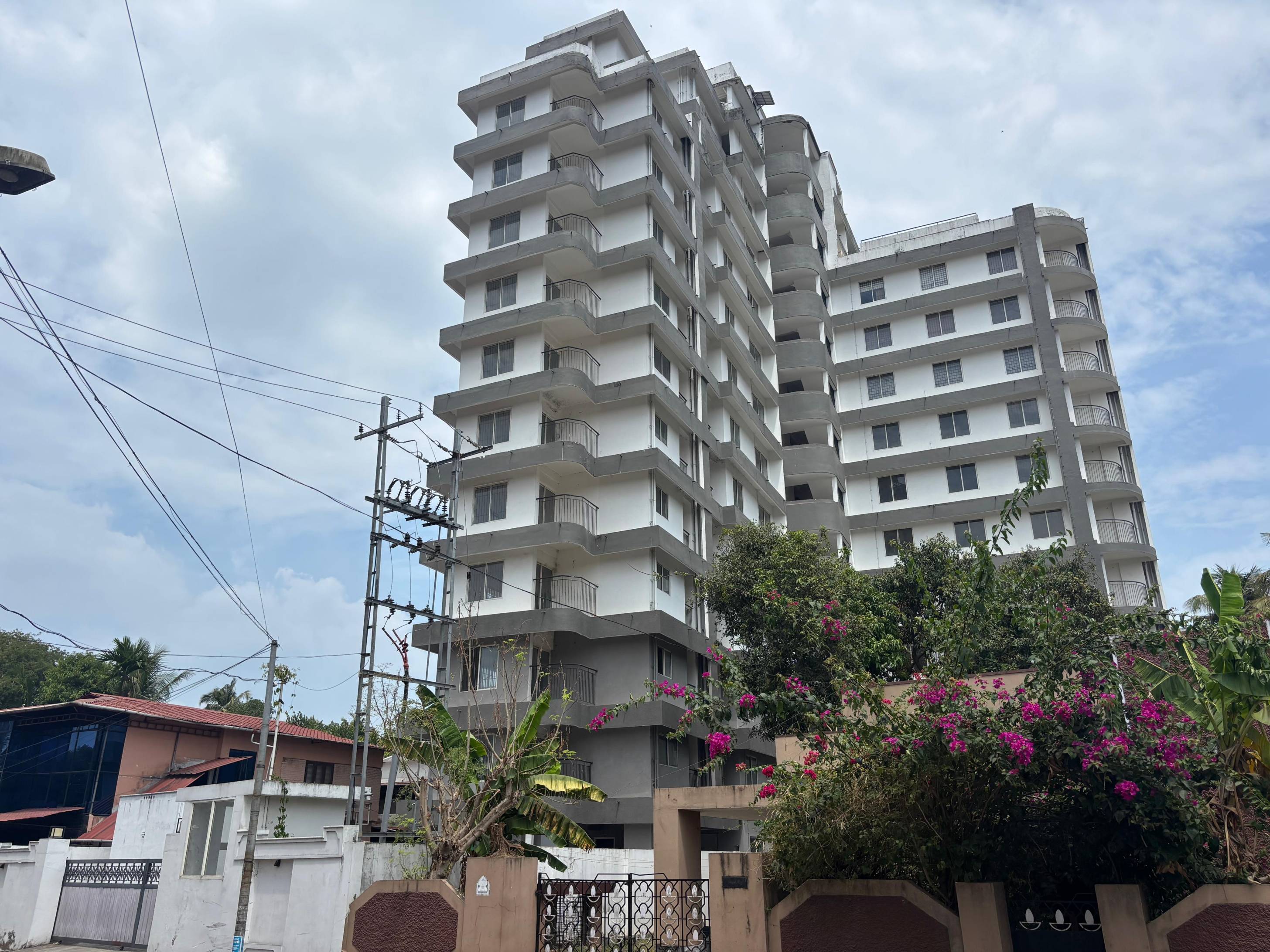 GRAND VIEW APARTMENTS