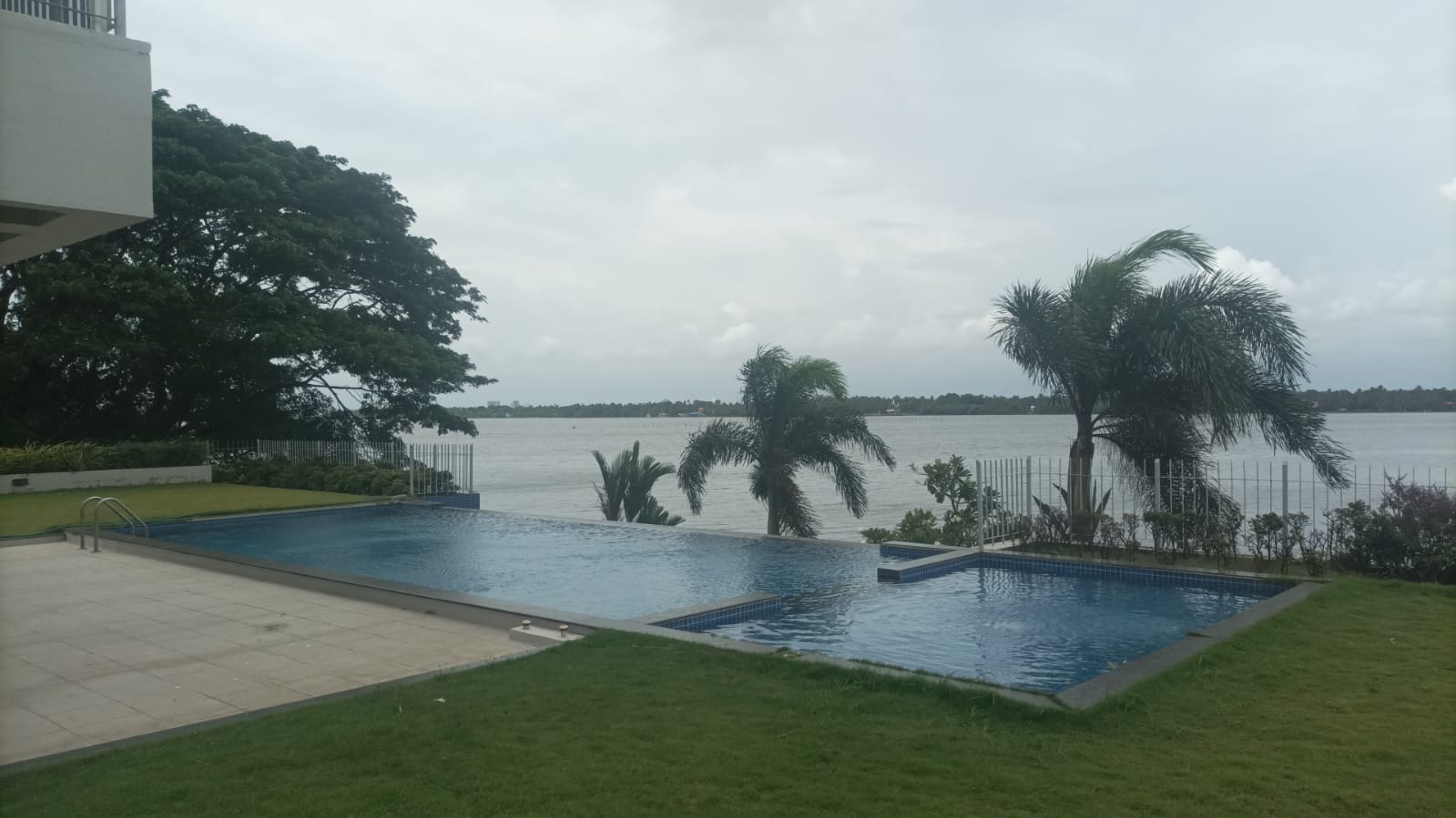 CHAKOLAS LAKESIDE