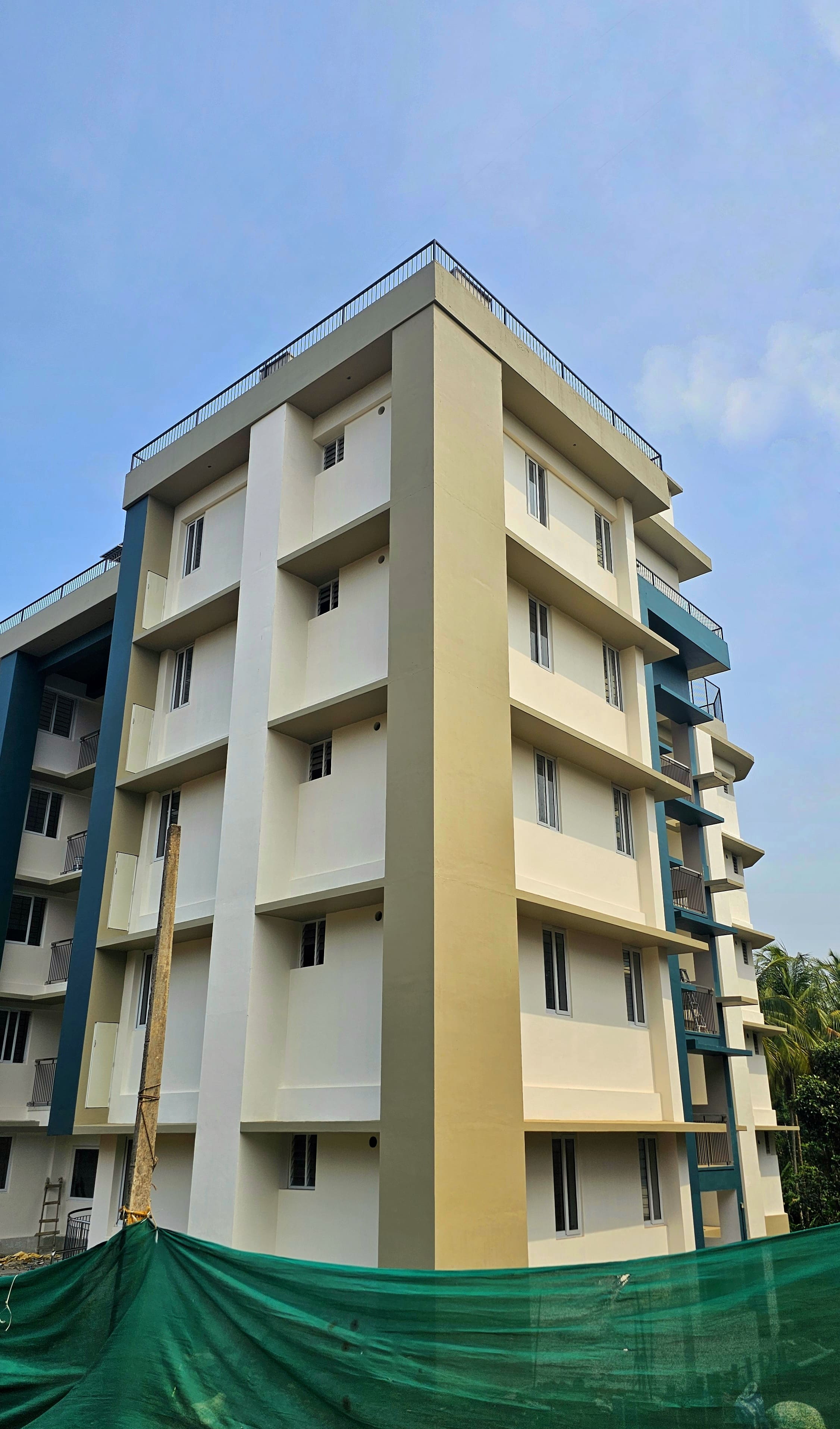 PLAZA HILLTOP APARTMENTS